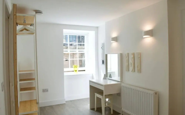 Beautiful 1 Bedroom Apartment On Broughton Street