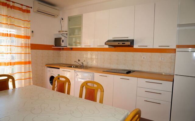 Apartment BePa - 200 m from sandy beach: A2 Lopar, Island Rab