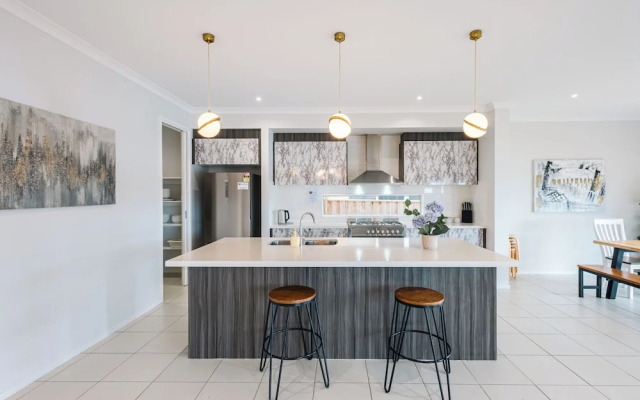 Luxury Waterfront Grand Villa in Melbourne