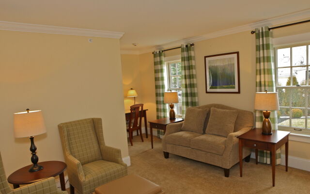 Publick House Historic Inn and Country Motor Lodge