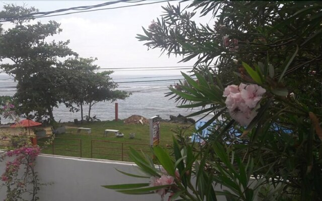 Yoho Pollena Sea View Rest