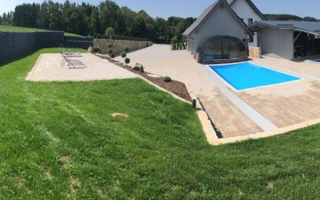 Landhaus Ferienwohnungen mit Pool und Wellness