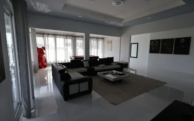 Luxury 5BD Loft in Prime Location