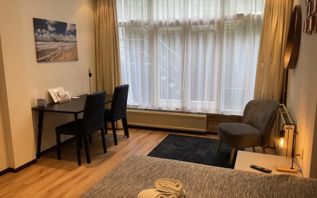 Plato by Hofstad Studios