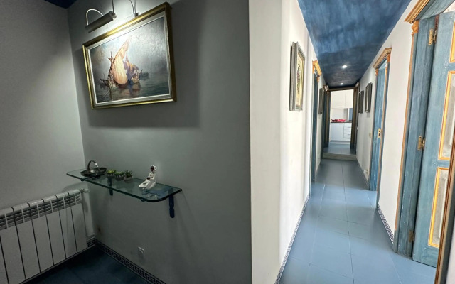 Agi Avenida Apartments