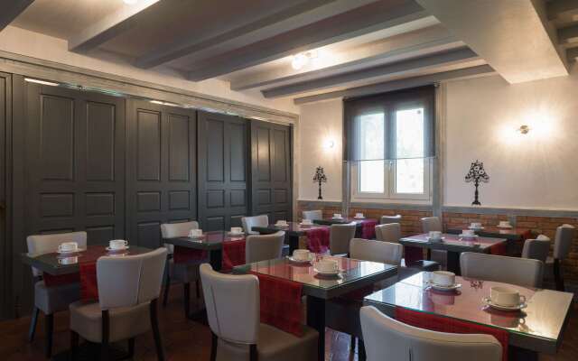 Auberge La Tomette, The Originals Relais