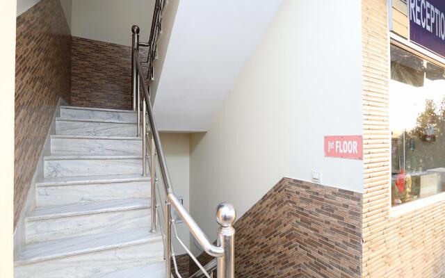 OYO 30598 Hotel Rudra Palace