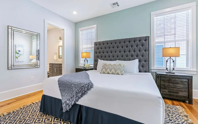 Spacious 4BR Condo with Pool