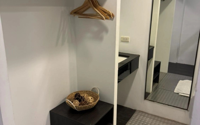 Zhongxiao Dunhua Homestay