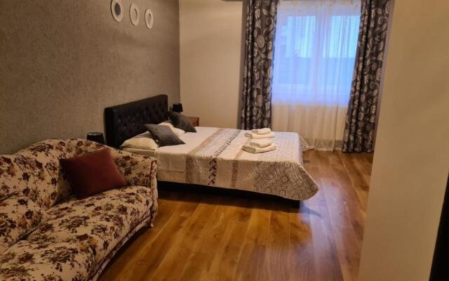 Luca's House ( aeroport Henry Coanda, Therme Bucuresti)