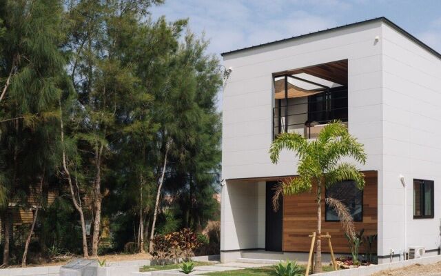 Urban Villa Resort Onna