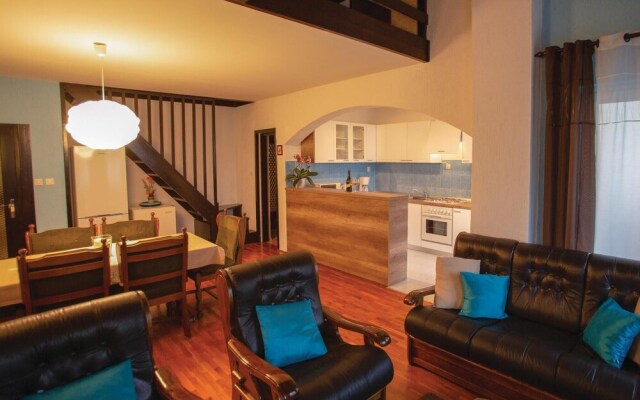Awesome Apartment in Medulin With 5 Bedrooms and Internet