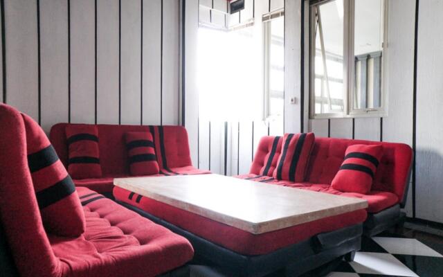 RedDoorz near Alun Alun Batu