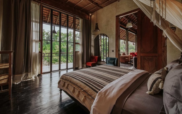 Exceptional 9BR Incredible Jungle View, River Access – Guest Rooms – Blahbatuh