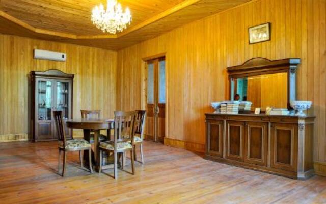 Fatkashi House