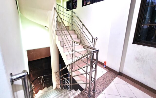 OYO 91327 Residence 38