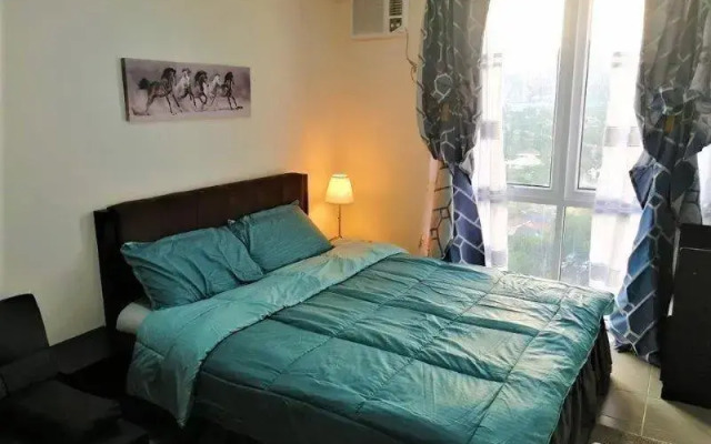 Studio Condominium - Short and Long Term Staycation