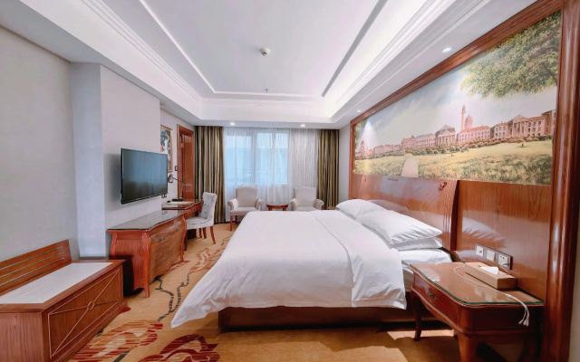 Vienna Hotel (Longmen)