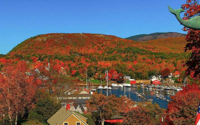 Camden Harbour Inn