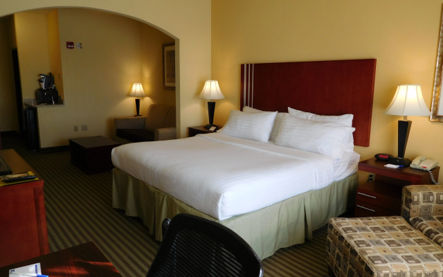 Holiday Inn Express & Suites Ponca City by IHG