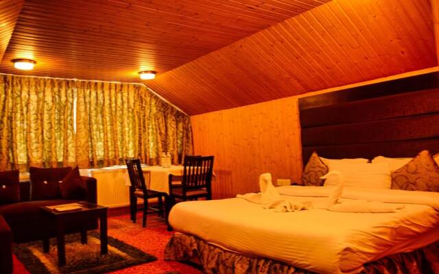 Hotel Pine Spring Gulmarg