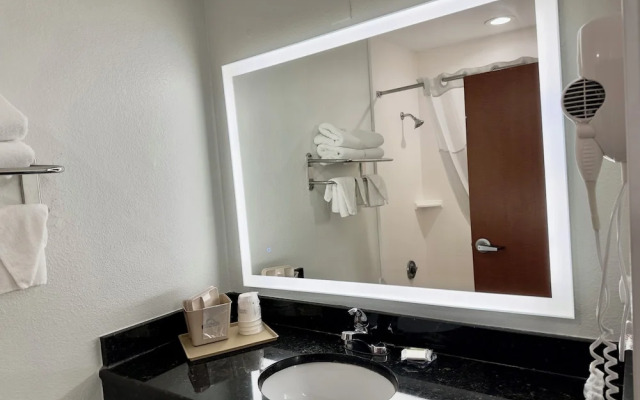 Days Inn & Suites Lakeland