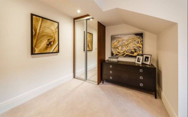 Designer Townhouse with Panoramic River Views