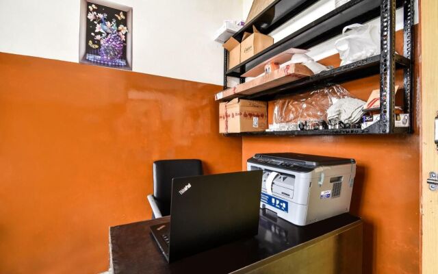 SPOT ON 48538 J S Hostel
