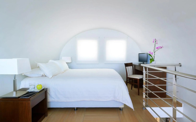Macaris Suites and SPA