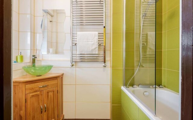 Tower Bridge Apartment