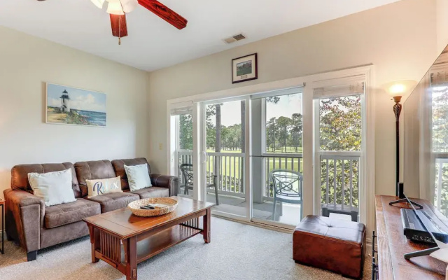 ~ 6 Mi to Ocean w/ Pool & Golf: Myrtle Beach Condo
