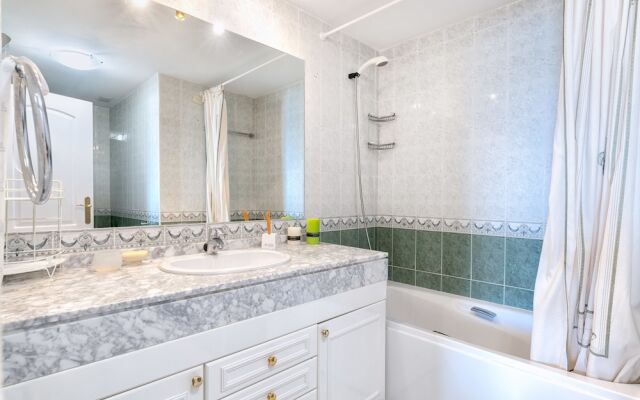 Costa Quebrada - Beachfront 3BR Apartment With Huge Terrace & Sea Views