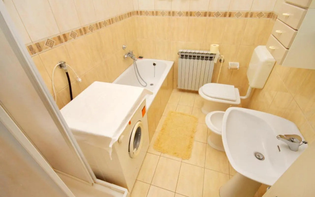 Apartments with a parking space Senj - 5572