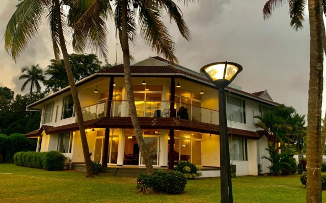 BLUSALZ MANOR Waters Edge Kochi