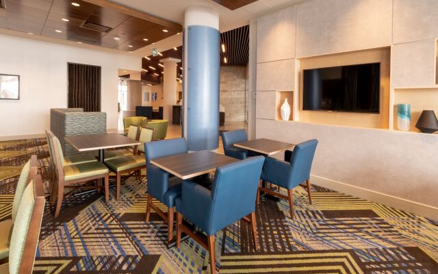 Holiday Inn Express & Suites Saskatoon East - University by IHG