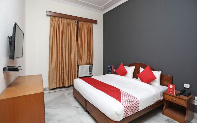 OYO 14408 Corple Stays