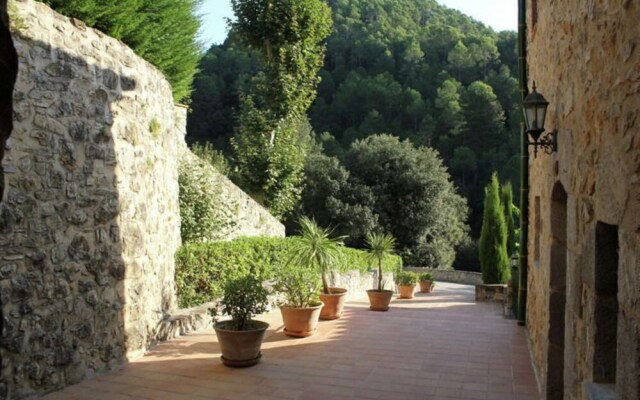 Modern Furnished Apartment Situated on the Ground Floor