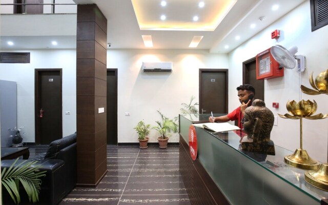 OYO 4897 Hotel The 13een