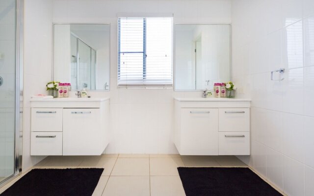 Cairns Beaches Home With Water View