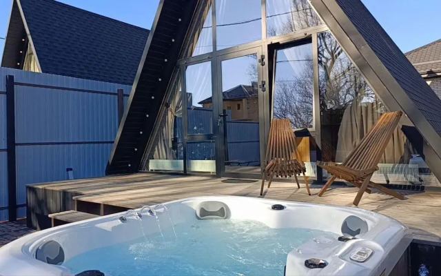 Cozy Aframe with Jacuzzi
