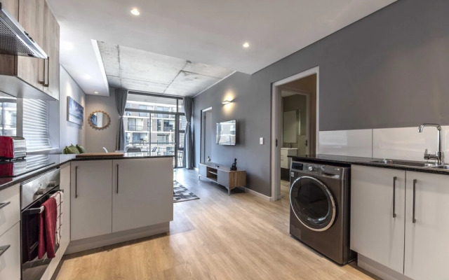 C502 Woodstock Quarters with Pool & Gym