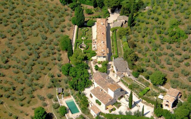 Relaxing Italian Home With Pool