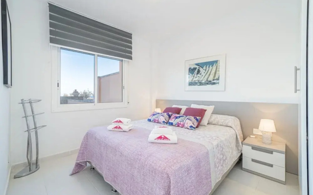 Beachfront Apartment in Empuriabrava With Pool