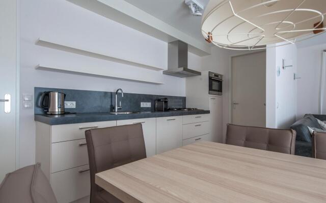 Luxurious Stately Villa With 4 Bathrooms, 1km From the Beach