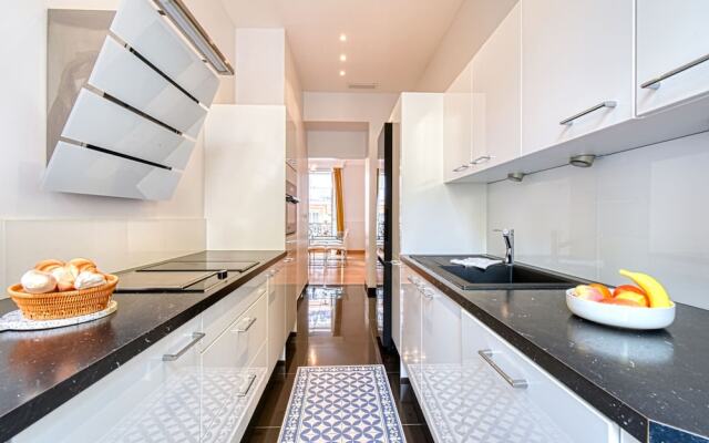 Luxury 2BR Apartment Near Le Vieux and Croisette