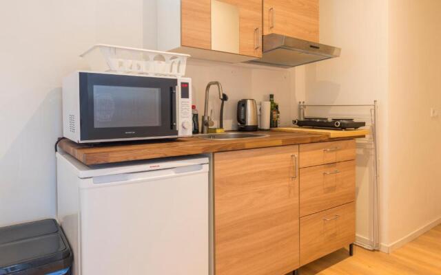 (left) Garden Suite in Villa near TUe and Centre