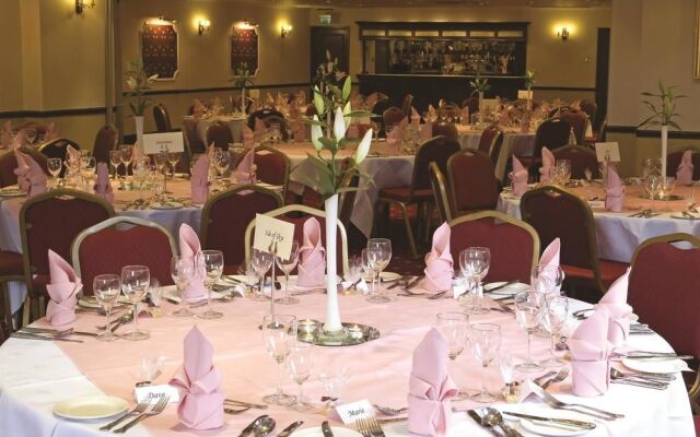 The Oaks Hotel