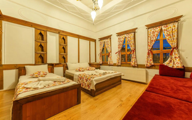 Cesmeli Konak Garden