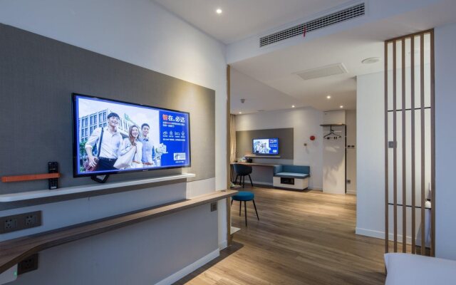 Holiday Inn Express Haining City Center