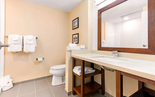 Comfort Inn & Suites